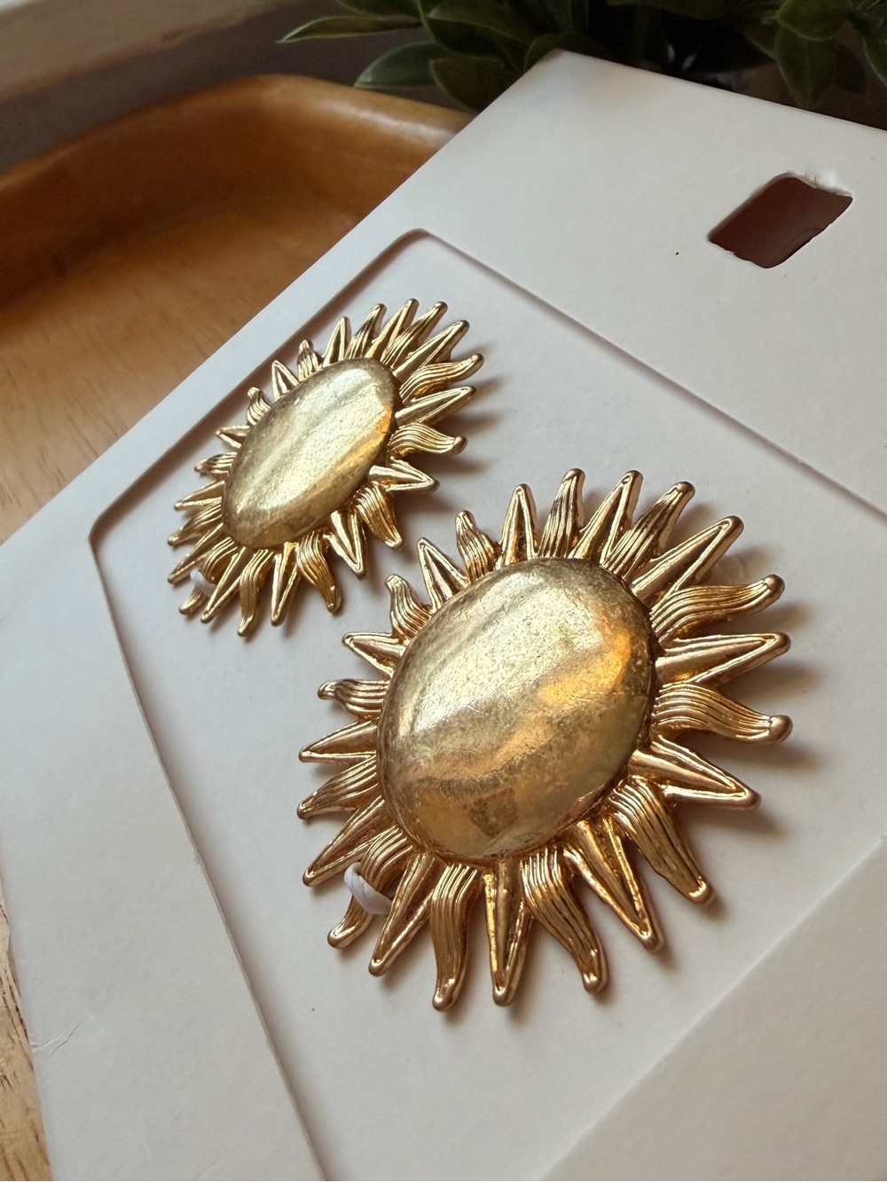 New in Box Zara Summer Sunburst Sunflower Oversized Earring New in Box Gold Tone - Picture 7 of 11
